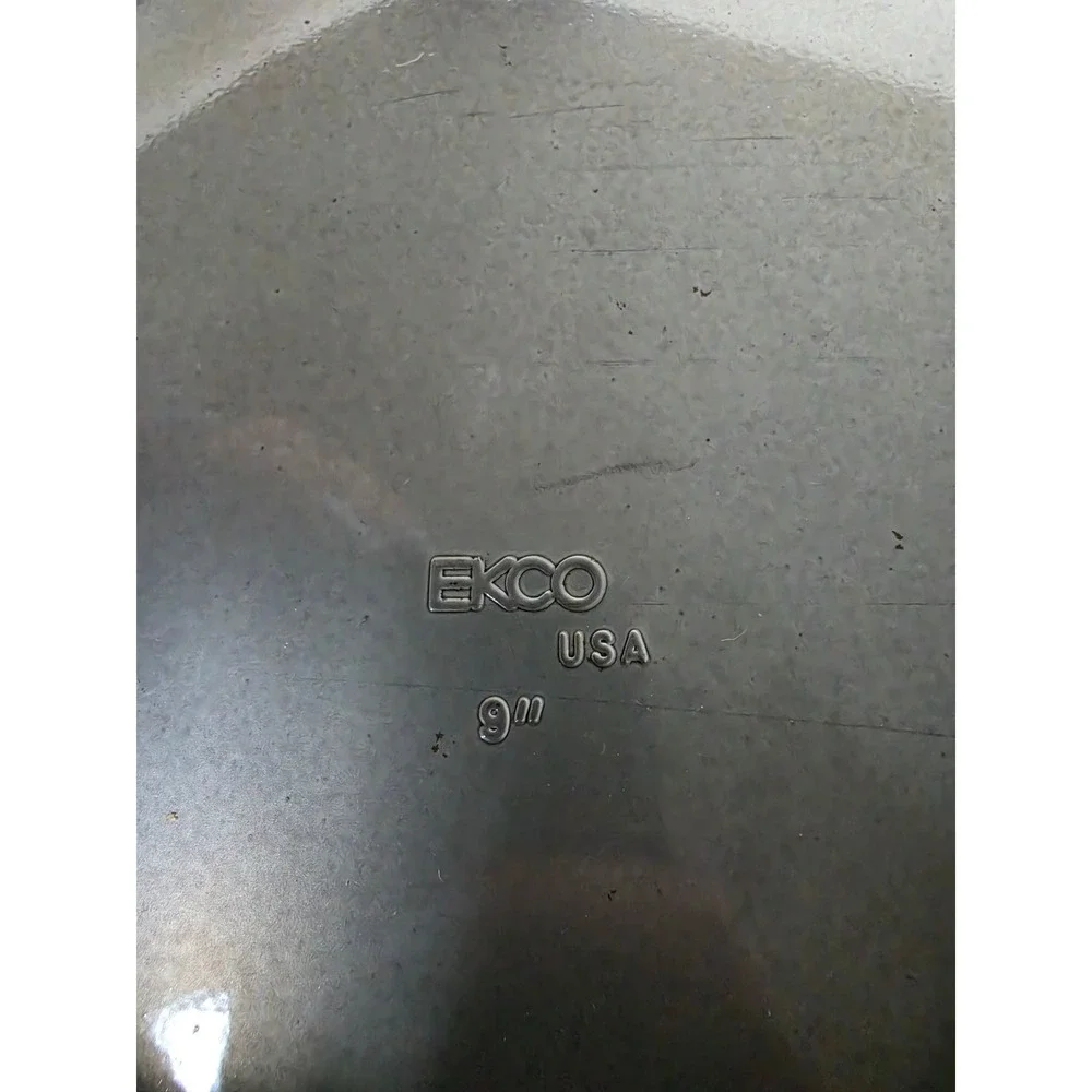 EKCO USA Vintage Heart Shaped Cake Pans 9 Inch Dark Gray Metal Set of 2